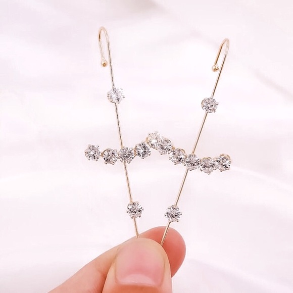 ⚜️𝟯𝟬%𝗢𝗙𝗙 𝗯𝘂𝗻𝗱𝗹𝗲𝘀 𝟯+⚜️ NEW CZ Pave Glamourous Ear Hook Crawler Earring - Picture 6 of 8